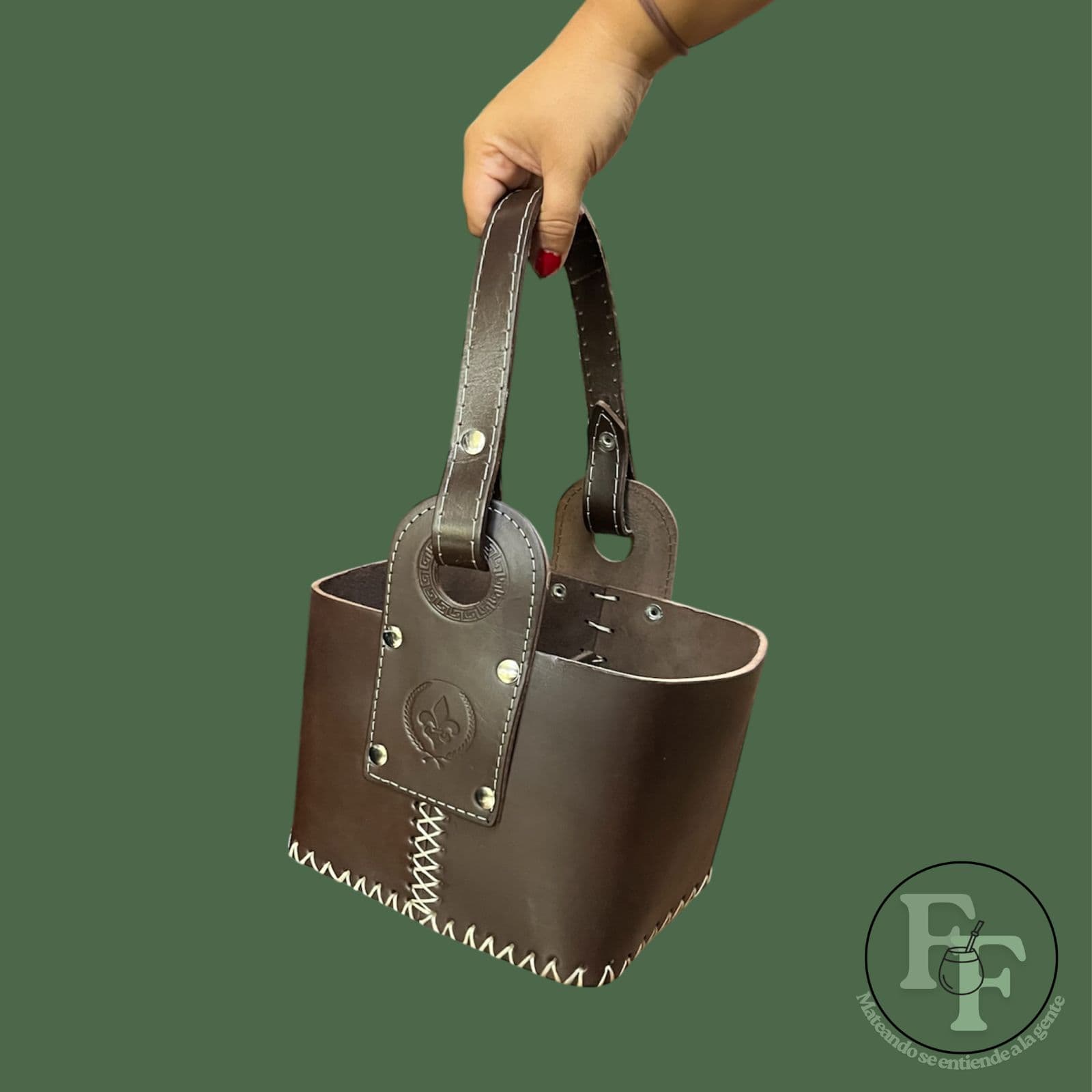 Canasta Cuadrada de Cuero Marrón