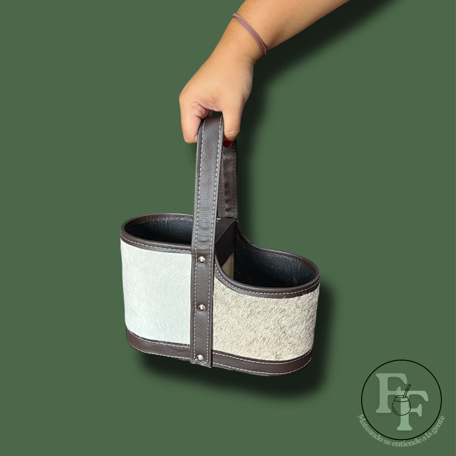 Canasta Charrua con Pelo Blanco